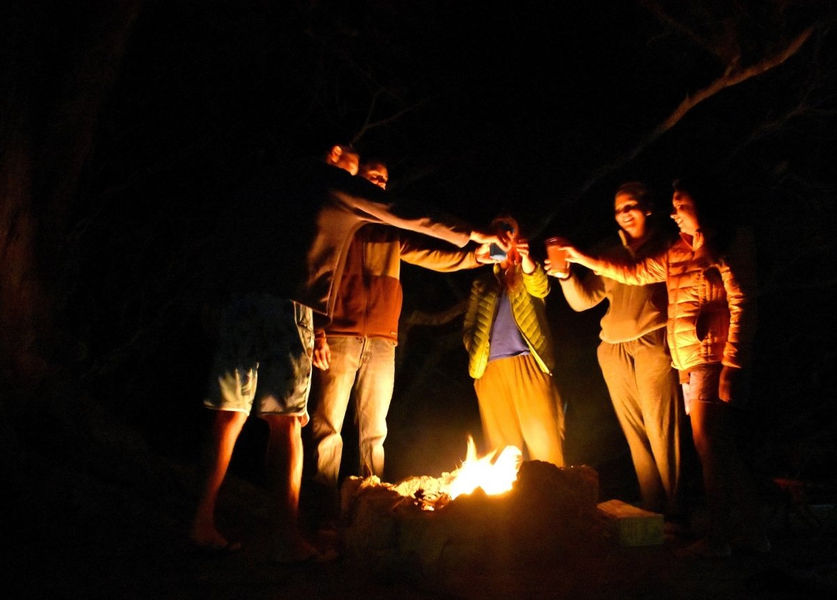 Lagerfeuer im Garten – So gelingt der gemütliche Abend ums Flammenspiel - Feuertonnen Bertling®