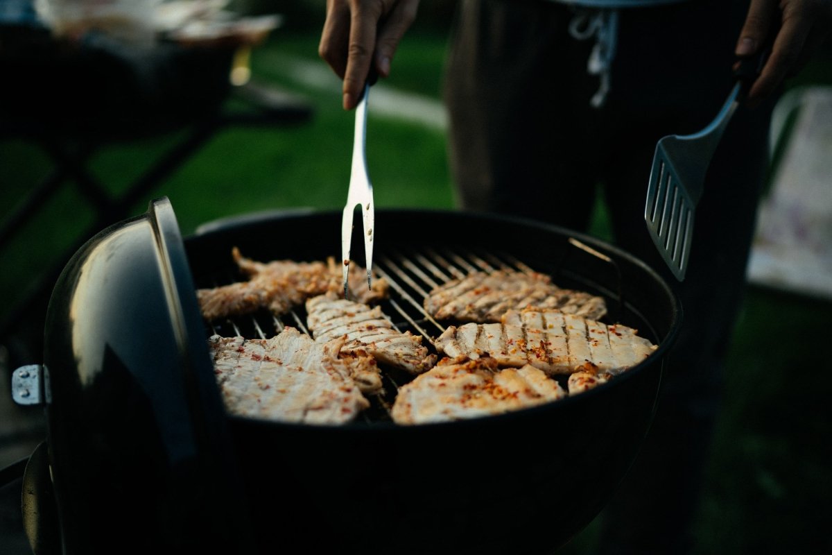 Abwechslungsreicher Genuss im Freien – Grillen mit dem Dutch Oven - Feuertonnen Bertling®