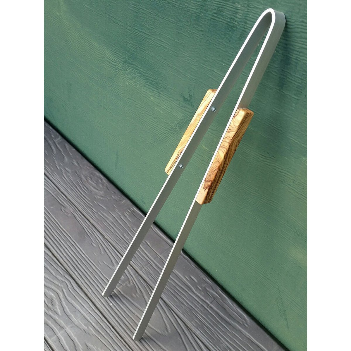 Grillzange BIG DADDY 50 cm, Aluminium, Griffe aus Olivenholz - Feuertonnen Bertling®